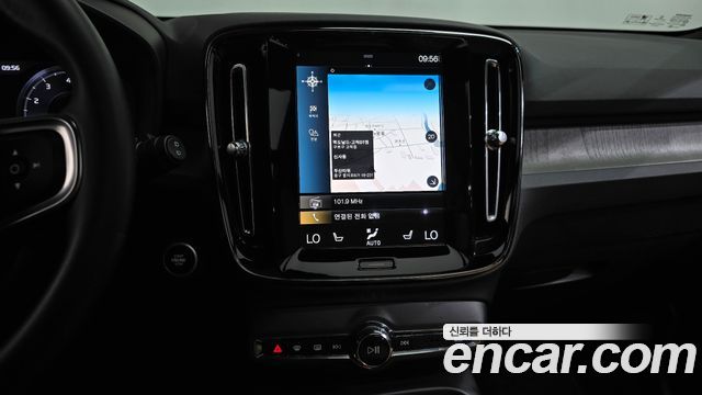 Volvo XC40 B4 Inscription 2021 — фото 13