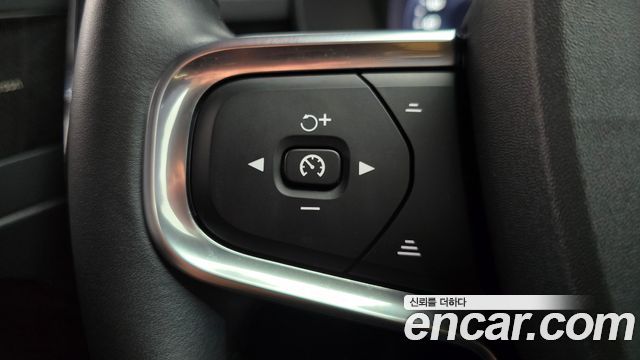 Volvo XC40 B4 Inscription 2021 — фото 15