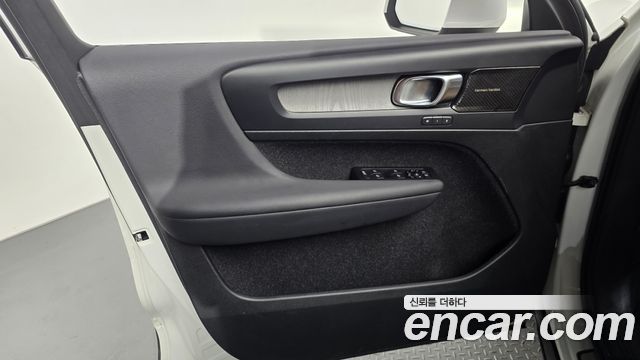 Volvo XC40 B4 Inscription 2021 — фото 24
