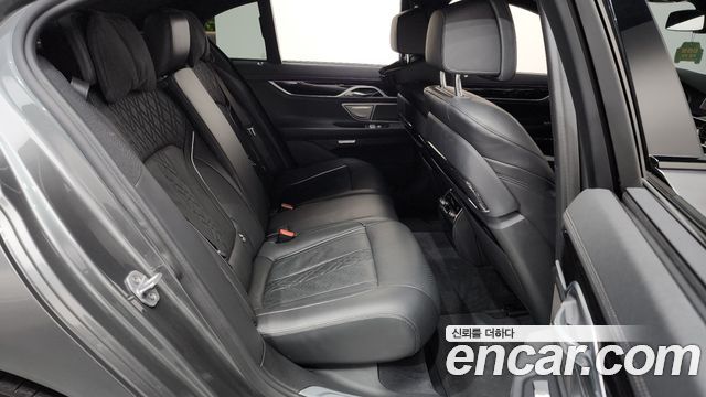 BMW 7 Series (G11) 740d xDrive M Sport 2018 — фото 15