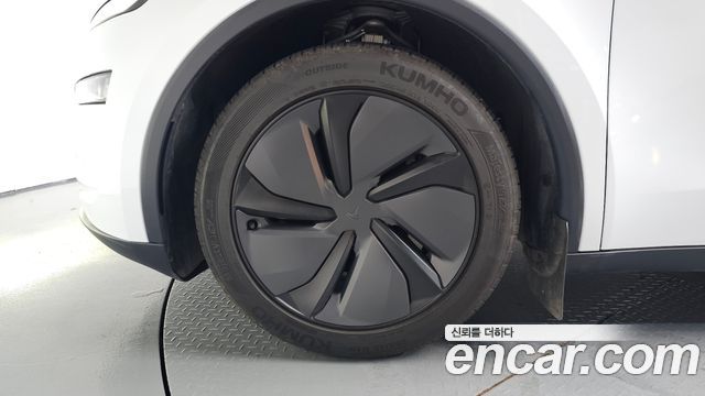 Tesla Model Y Long Range AWD 2025 — фото 5