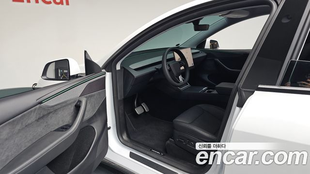 Tesla Model Y Long Range AWD 2025 — фото 10