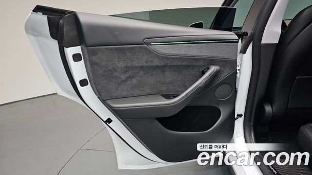 Tesla Model Y Long Range AWD 2025 — фото 25