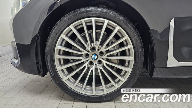 BMW 7 Series (G11) 740Li xDrive Design Pure Excellence 2020 — фото 5