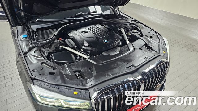 BMW 7 Series (G11) 740Li xDrive Design Pure Excellence 2020 — фото 6