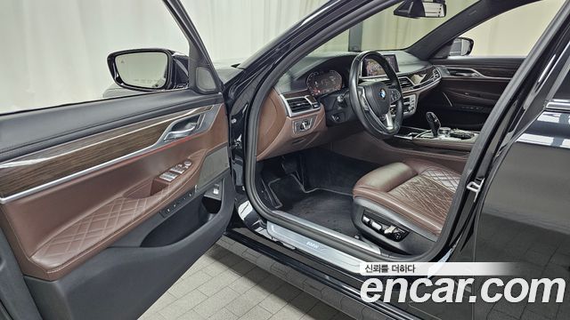 BMW 7 Series (G11) 740Li xDrive Design Pure Excellence 2020 — фото 10