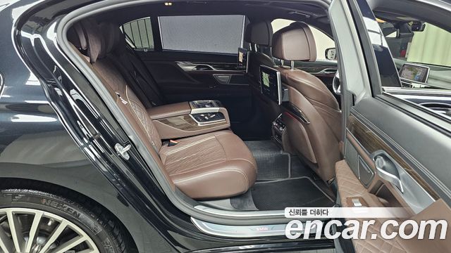 BMW 7 Series (G11) 740Li xDrive Design Pure Excellence 2020 — фото 11