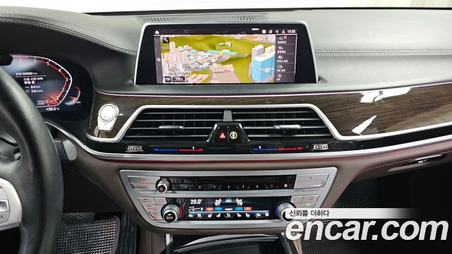 BMW 7 Series (G11) 740Li xDrive Design Pure Excellence 2020 — фото 12