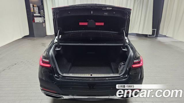 BMW 7 Series (G11) 740Li xDrive Design Pure Excellence 2020 — фото 16