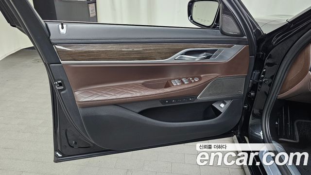 BMW 7 Series (G11) 740Li xDrive Design Pure Excellence 2020 — фото 24