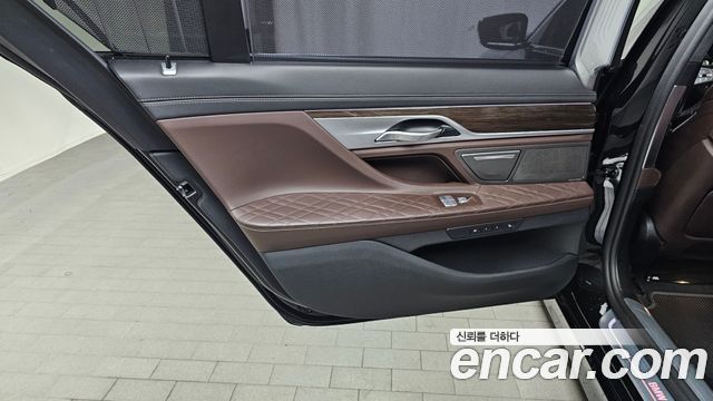 BMW 7 Series (G11) 740Li xDrive Design Pure Excellence 2020 — фото 25