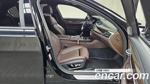 BMW 7 Series (G11) 740Li xDrive Design Pure Excellence 2020 — фото 26