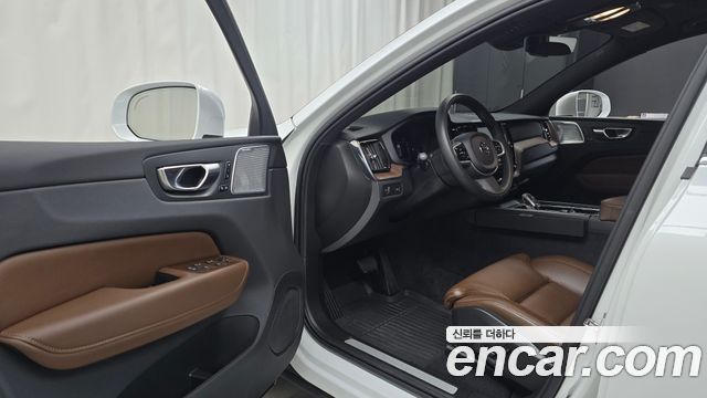 Volvo XC60 (II) B6 Inscirtion 2022 — фото 10