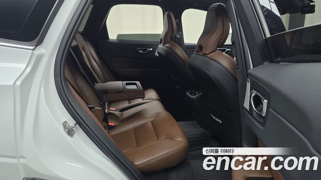 Volvo XC60 (II) B6 Inscirtion 2022 — фото 11