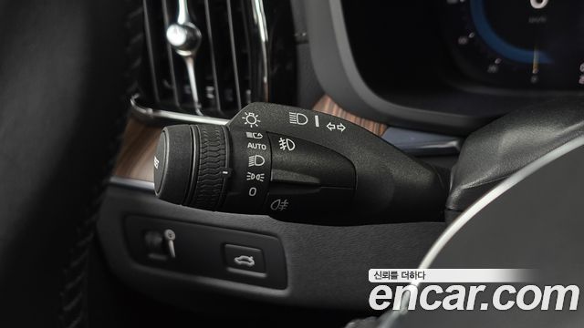 Volvo XC60 (II) B6 Inscirtion 2022 — фото 20