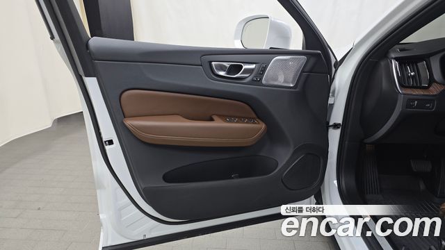 Volvo XC60 (II) B6 Inscirtion 2022 — фото 24