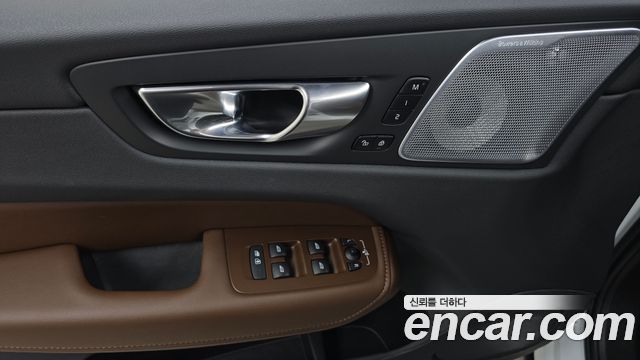 Volvo XC60 (II) B6 Inscirtion 2022 — фото 27