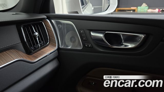 Volvo XC60 (II) B6 Inscirtion 2022 — фото 35