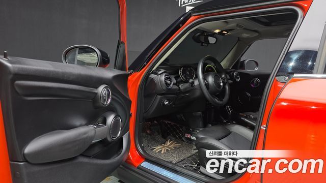 MINI Cooper 5Door HIGH 3rd 2021 — фото 10