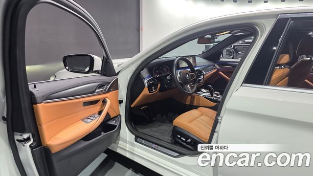 BMW 5 Series (G30) 520i M Sport 2023 — фото 10