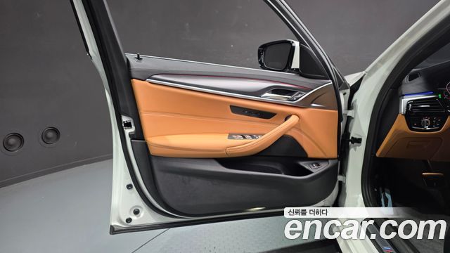 BMW 5 Series (G30) 520i M Sport 2023 — фото 30