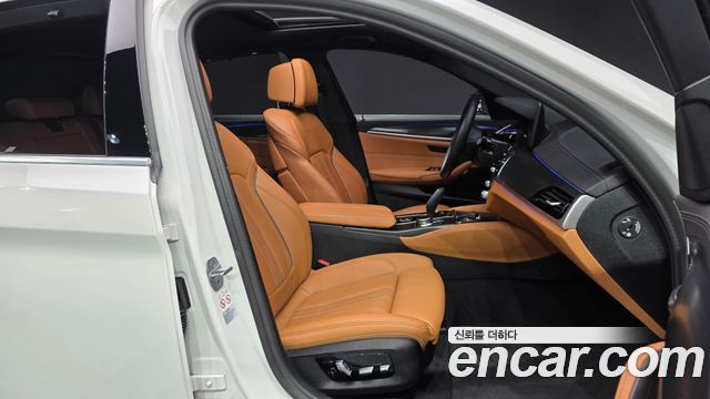 BMW 5 Series (G30) 520i M Sport 2023 — фото 32