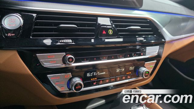 BMW 5 Series (G30) 520i M Sport 2023 — фото 38