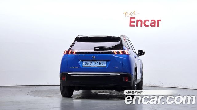 Peugeot e-2008 (II) EV GT 2023 — фото 4