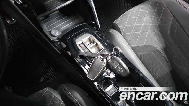 Peugeot e-2008 (II) EV GT 2023 — фото 9