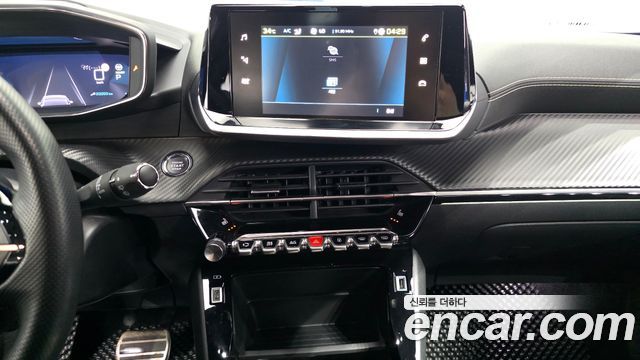 Peugeot e-2008 (II) EV GT 2023 — фото 17