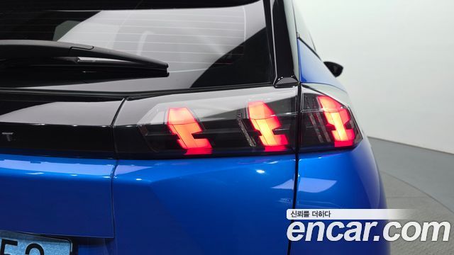 Peugeot e-2008 (II) EV GT 2023 — фото 29