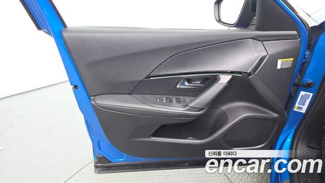 Peugeot e-2008 (II) EV GT 2023 — фото 30