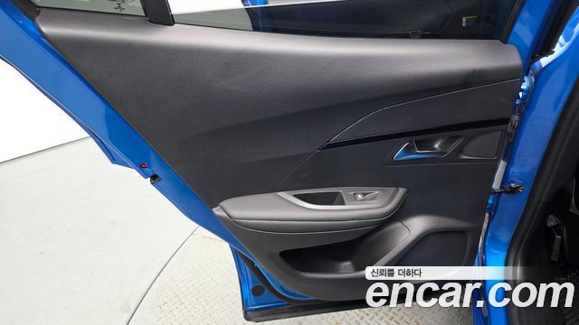 Peugeot e-2008 (II) EV GT 2023 — фото 31