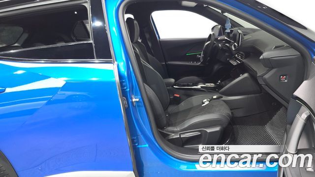 Peugeot e-2008 (II) EV GT 2023 — фото 32