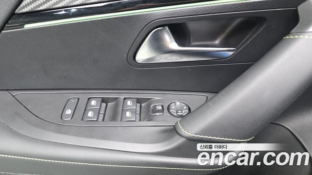 Peugeot e-2008 (II) EV GT 2023 — фото 33