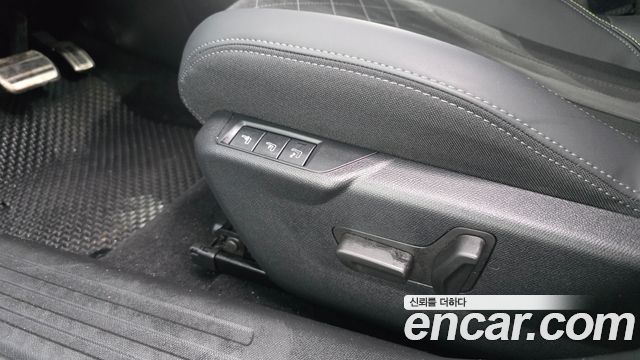 Peugeot e-2008 (II) EV GT 2023 — фото 37