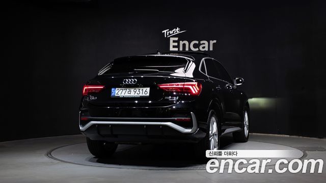 Audi Q3 (F3) 35 TDI Quattro Premium Sportback 2022 — фото 4