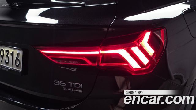Audi Q3 (F3) 35 TDI Quattro Premium Sportback 2022 — фото 29