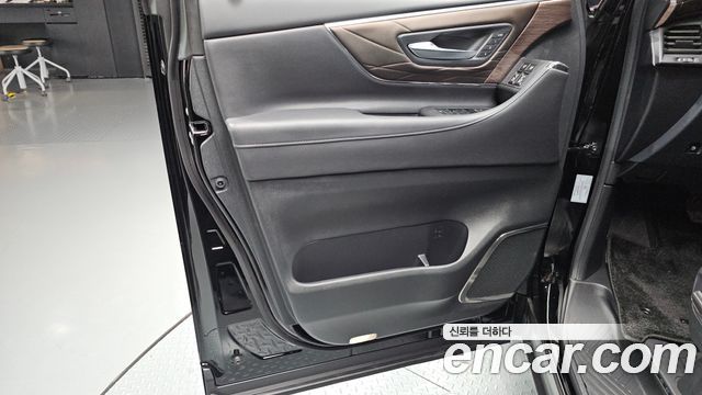 Toyota Alphard (IV) 2.5 HEV Executive AWD 2025 — фото 30
