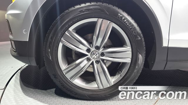 Volkswagen Tiguan (II) 2.0 TDI 4Motion Prestige 2018 — фото 5