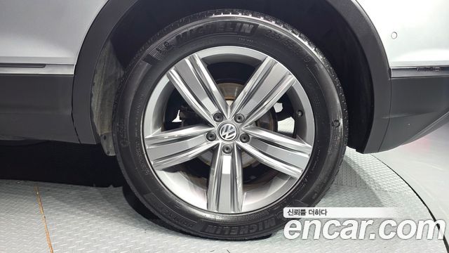 Volkswagen Tiguan (II) 2.0 TDI 4Motion Prestige 2018 — фото 21