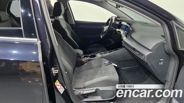 Volkswagen Golf (VIII) 2.0 TDI Premium 2022 — фото 11