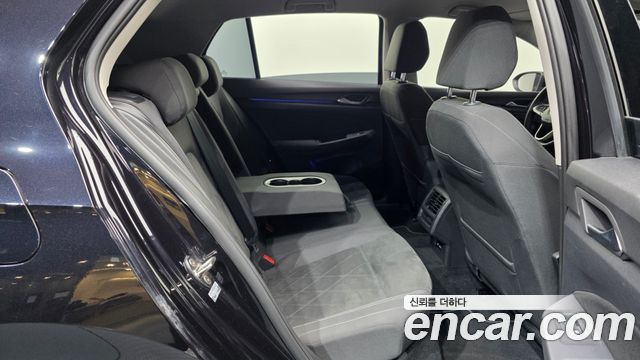 Volkswagen Golf (VIII) 2.0 TDI Premium 2022 — фото 12