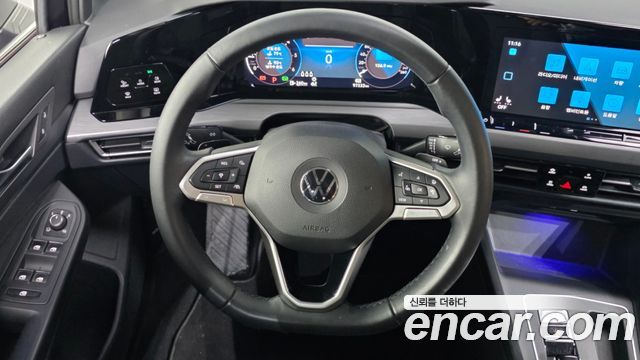Volkswagen Golf (VIII) 2.0 TDI Premium 2022 — фото 13