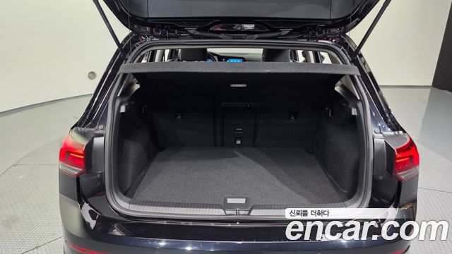 Volkswagen Golf (VIII) 2.0 TDI Premium 2022 — фото 20