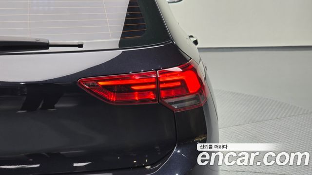 Volkswagen Golf (VIII) 2.0 TDI Premium 2022 — фото 23