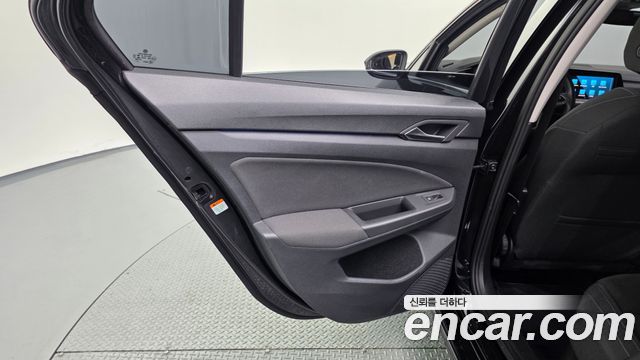 Volkswagen Golf (VIII) 2.0 TDI Premium 2022 — фото 25