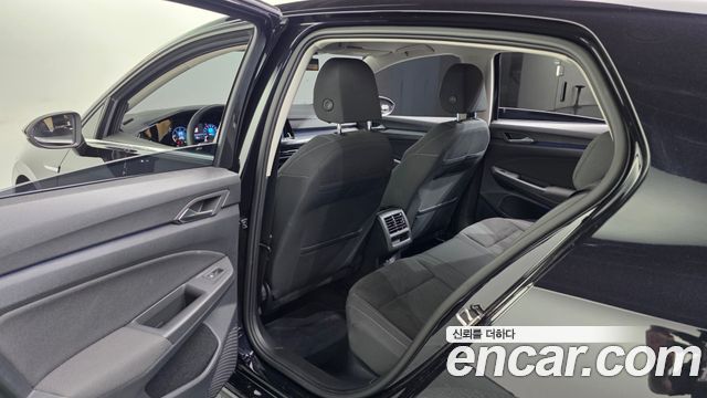 Volkswagen Golf (VIII) 2.0 TDI Premium 2022 — фото 26