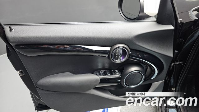 MINI Cooper 5Door HIGH 3rd 2020 — фото 24