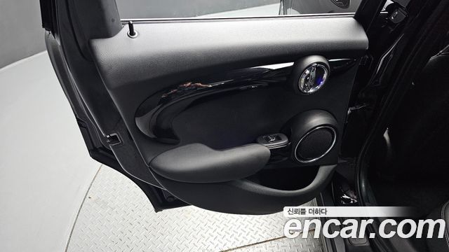 MINI Cooper 5Door HIGH 3rd 2020 — фото 25